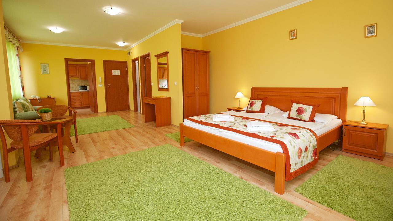 Hotel Jarja Hajduszoboszlo Exterior photo